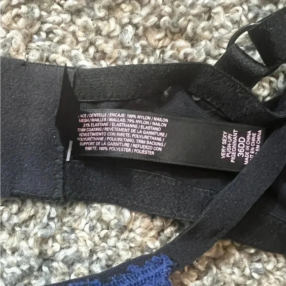 VICTORIA’S SECRET PUSH UP BRA PANTY SET THONG BLACK BLUE FAUX LEATHER 36DD - Picture 12 of 13